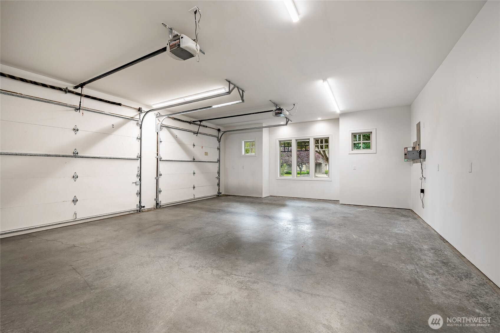 8784 Goshawk Road Property Photo 31