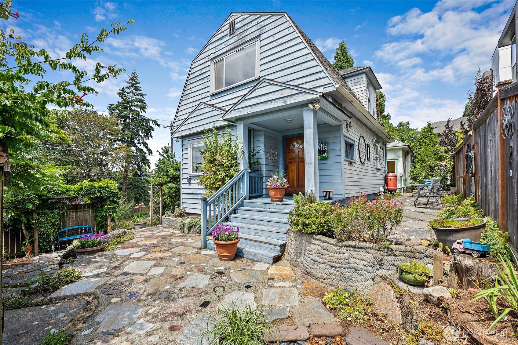 2902 S Jackson Street Property Photo 2