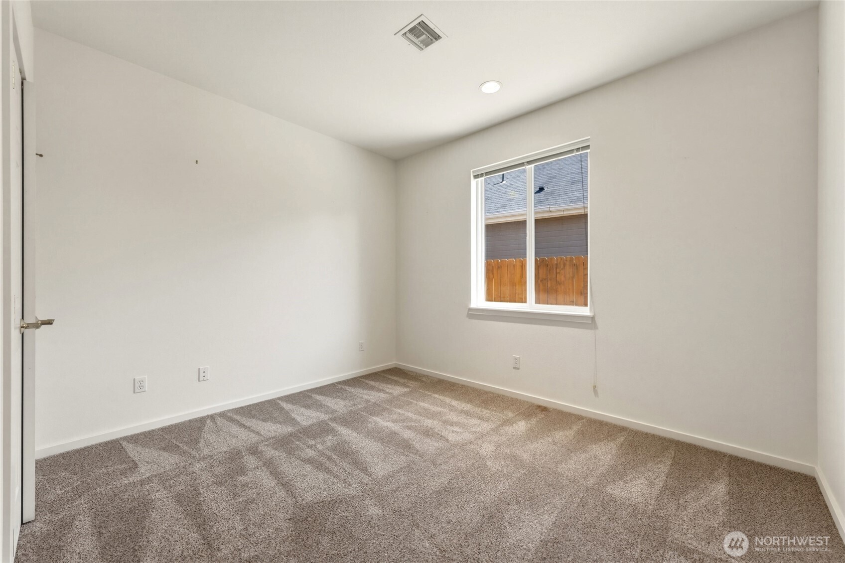 875 Se Creekside Drive Property Photo 13