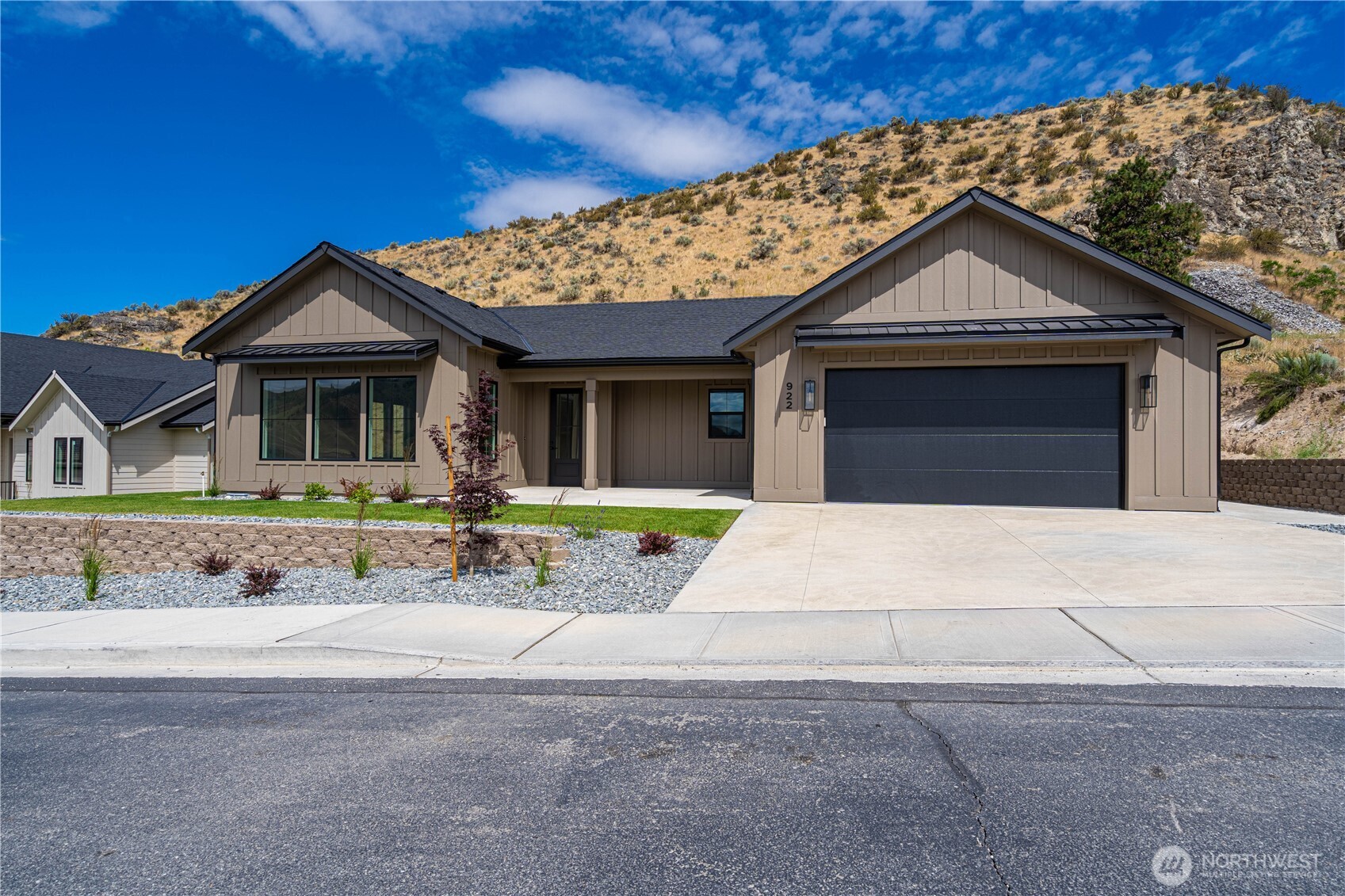 922 Long Drive Property Photo 1