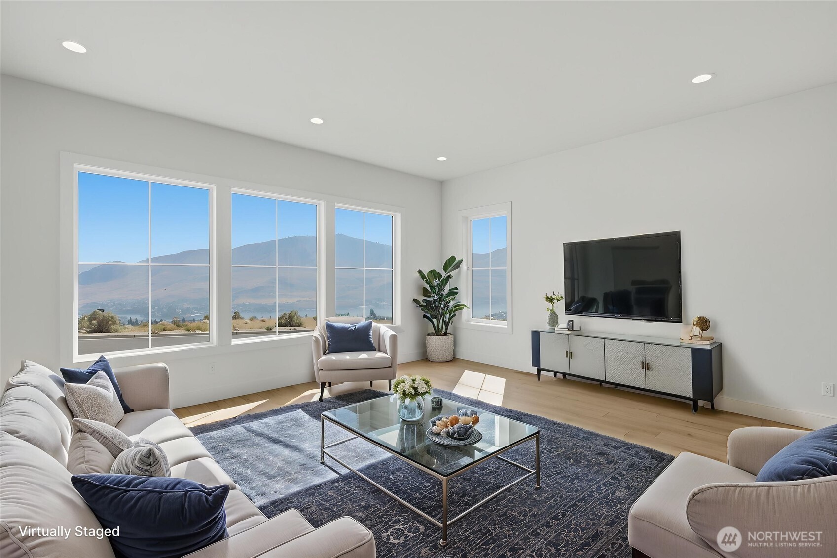 922 Long Drive Property Photo 4