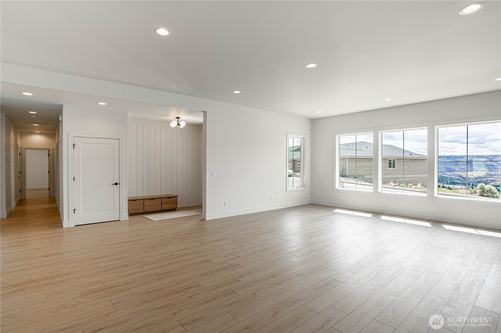 922 Long Drive Property Photo 6