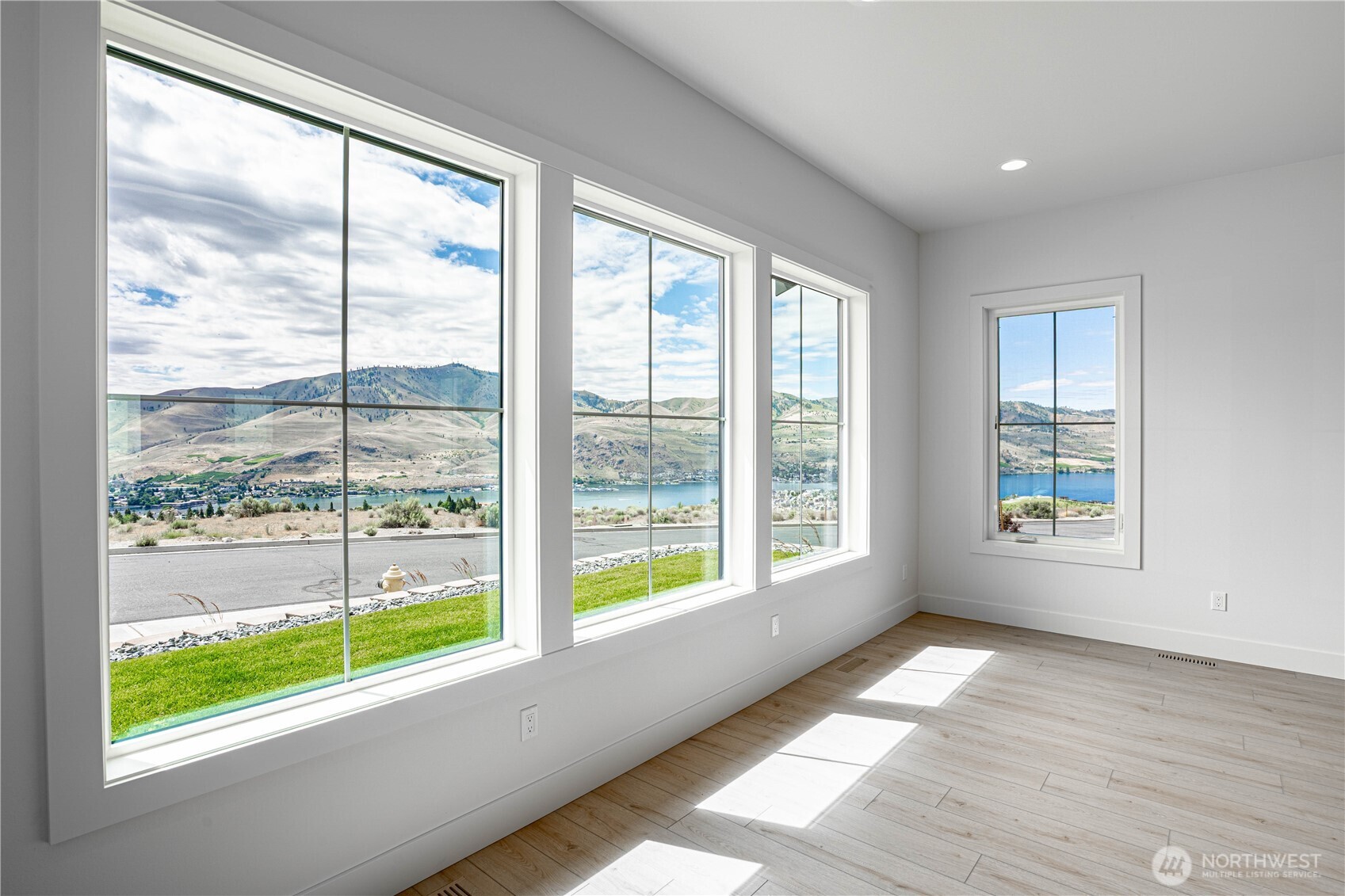 922 Long Drive Property Photo 7
