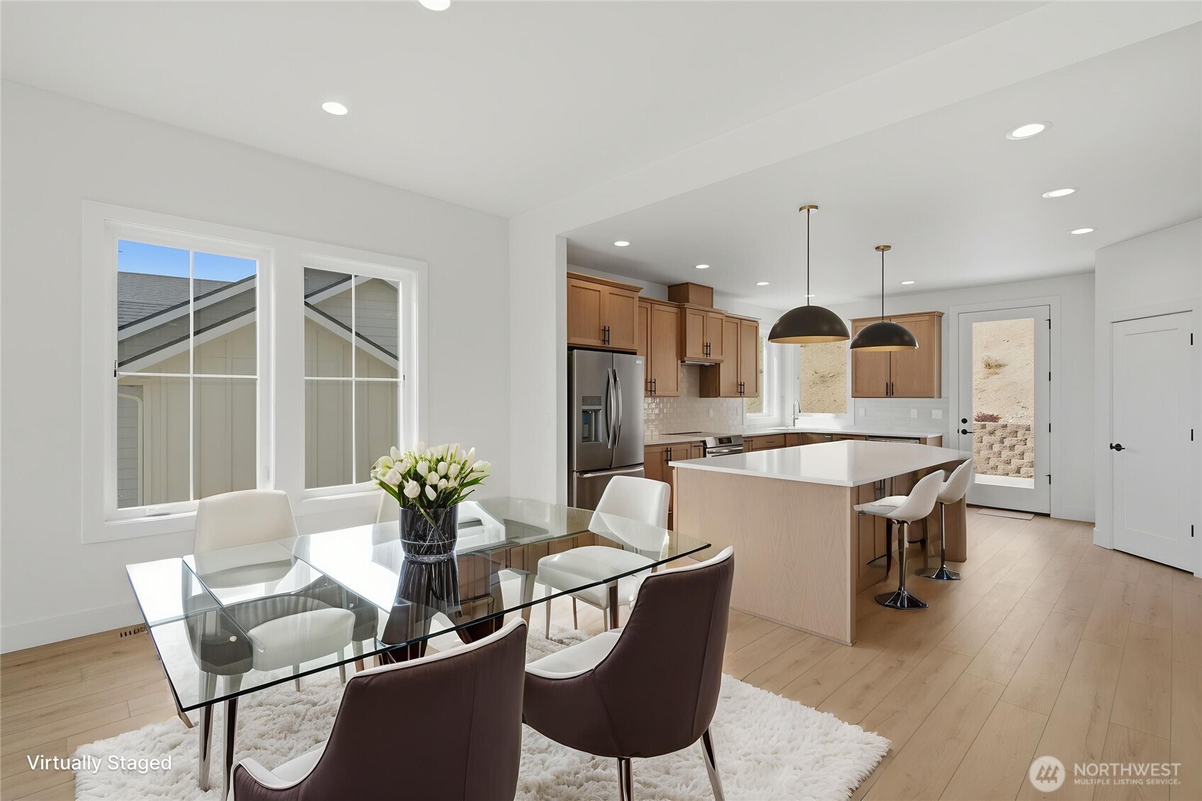 922 Long Drive Property Photo 8
