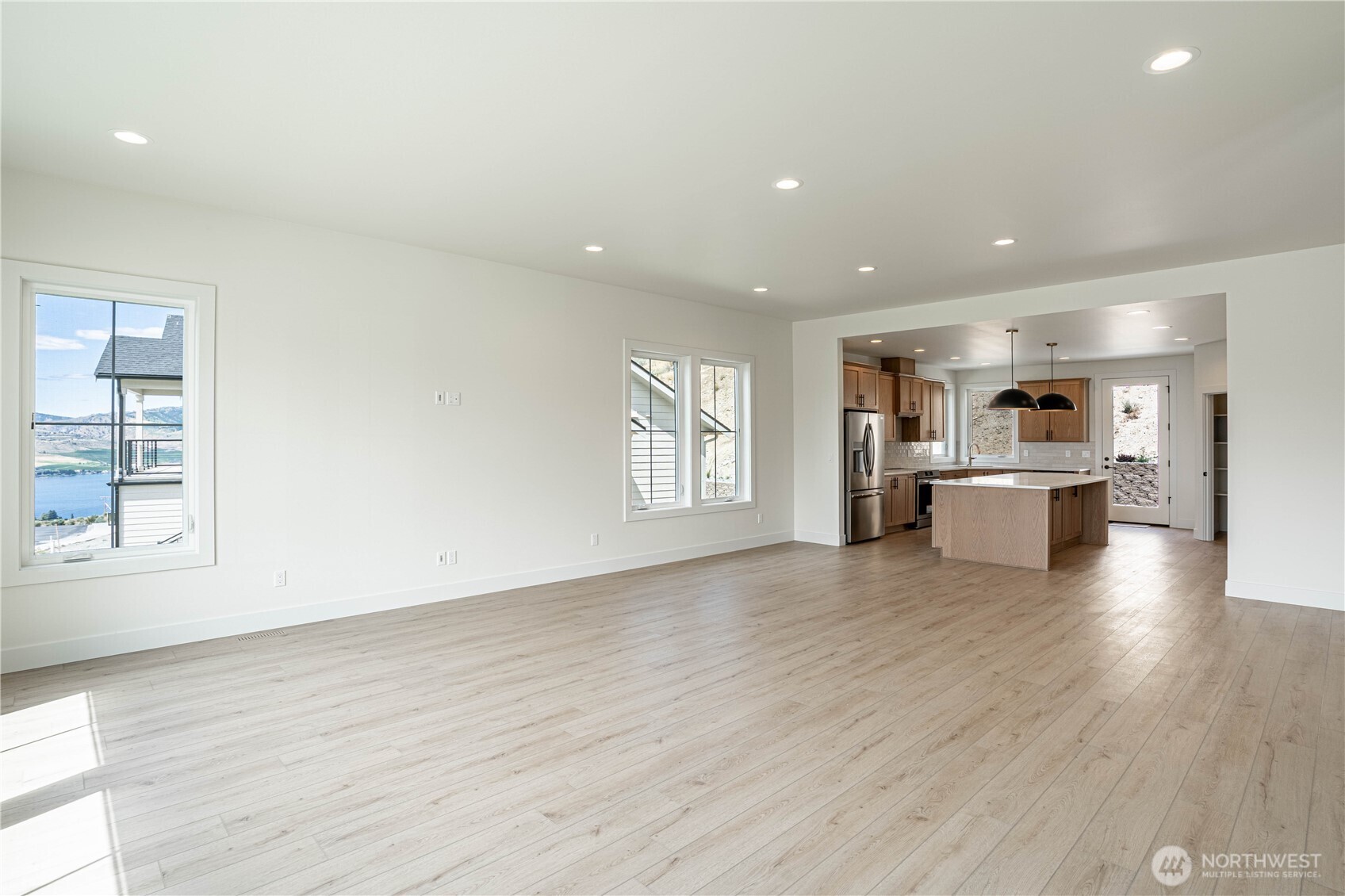 922 Long Drive Property Photo 9