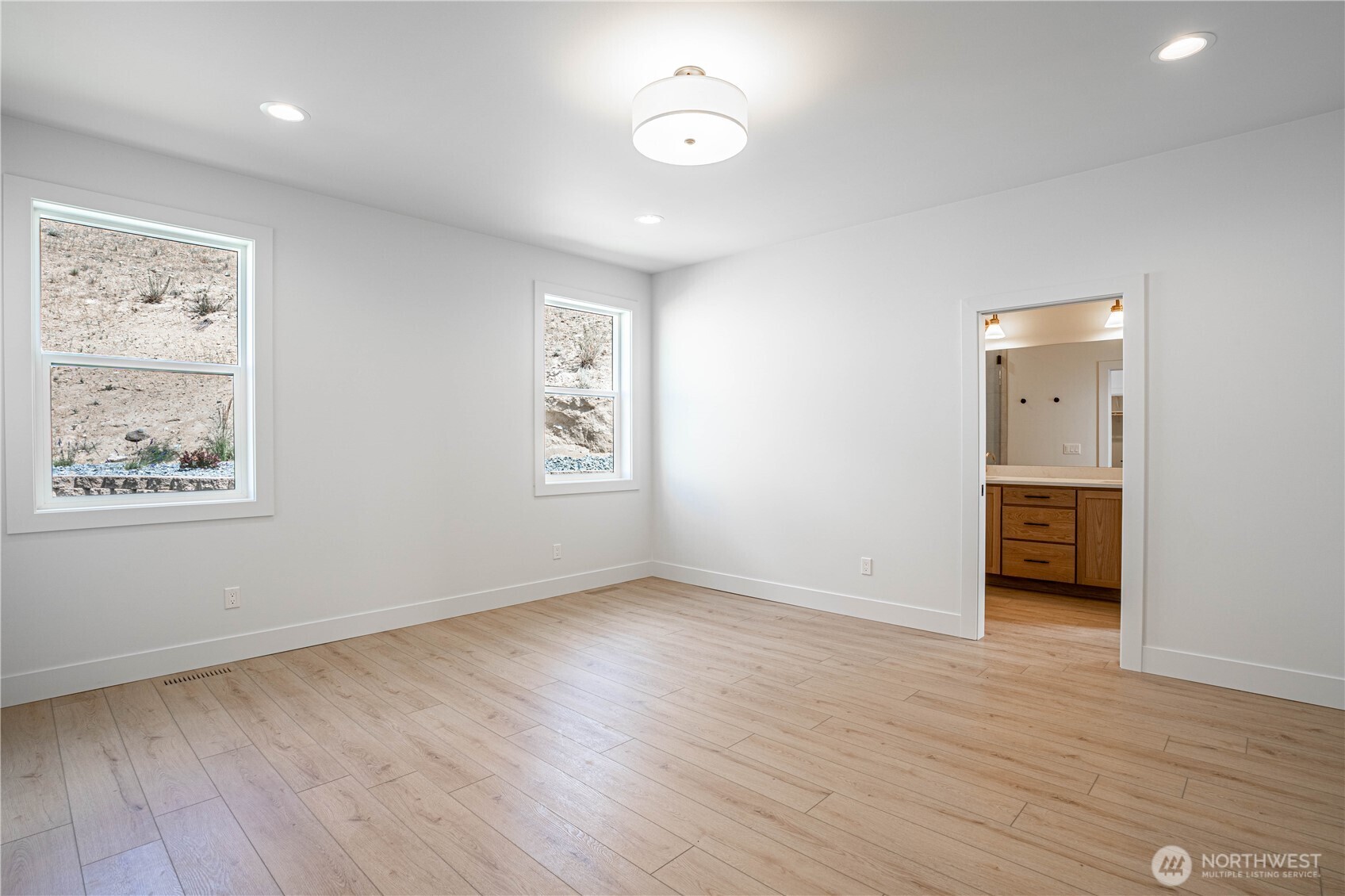 922 Long Drive Property Photo 18