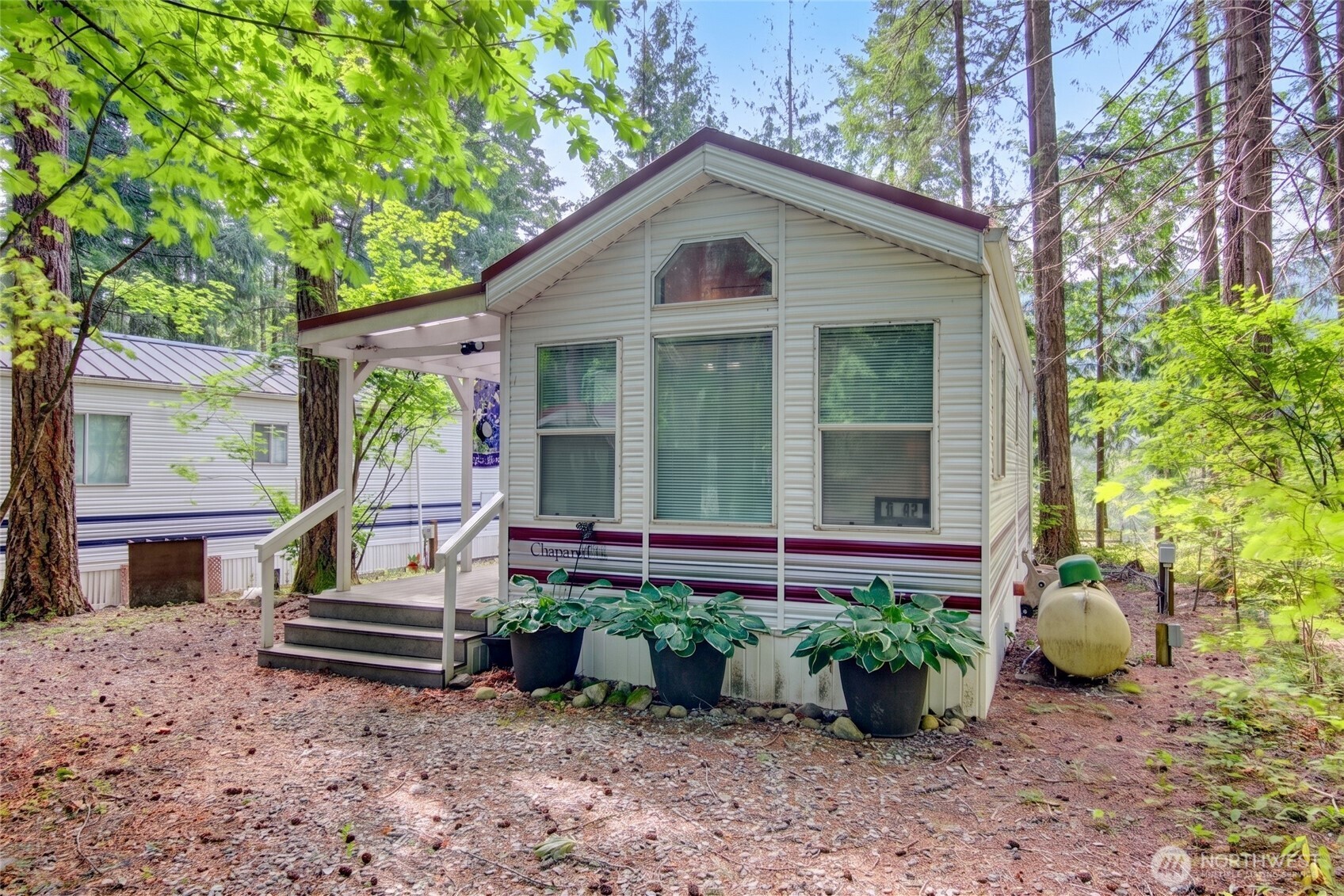 42 6 Riverside Drive Property Photo 2