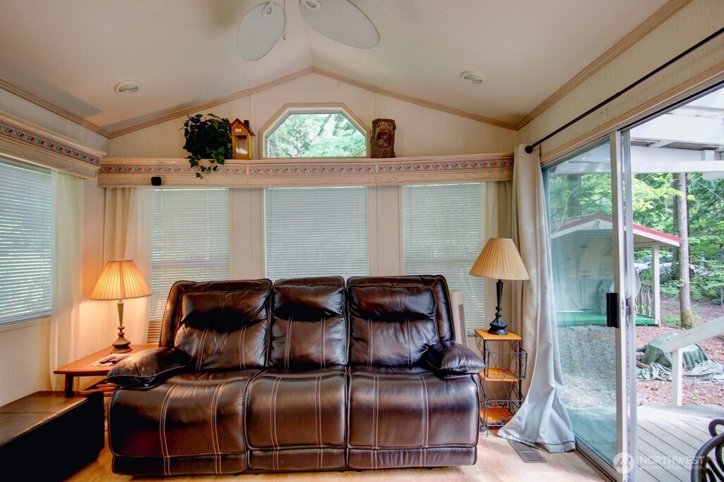 42 6 Riverside Drive Property Photo 12