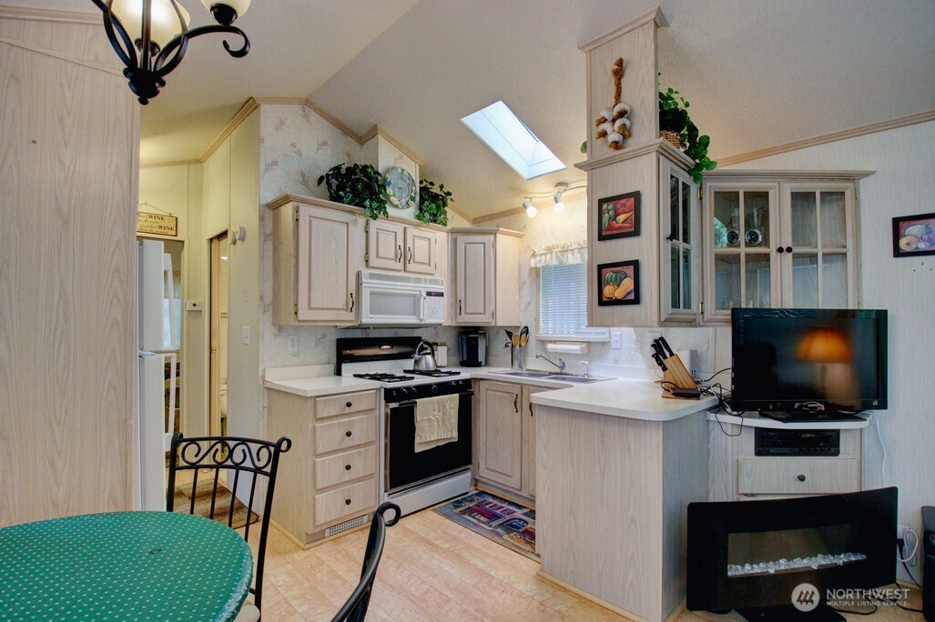 42 6 Riverside Drive Property Photo 14