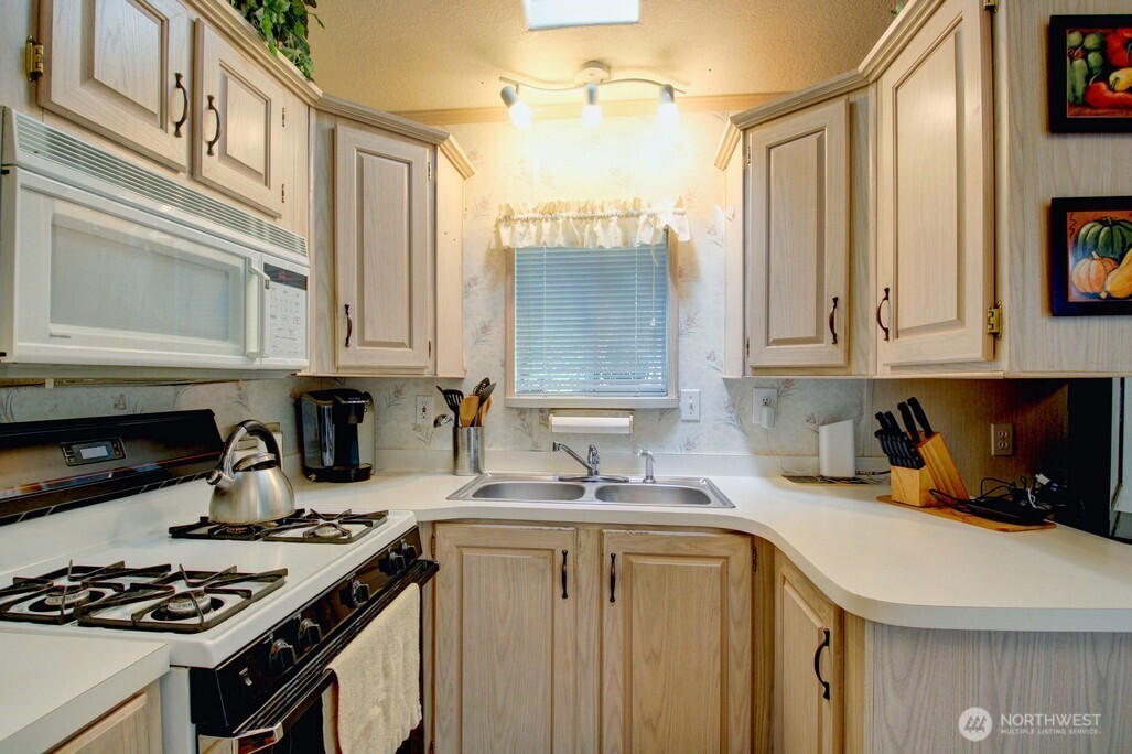 42 6 Riverside Drive Property Photo 15