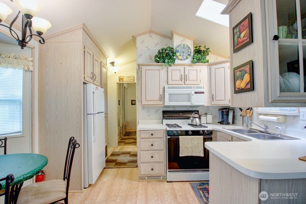 42 6 Riverside Drive Property Photo 18