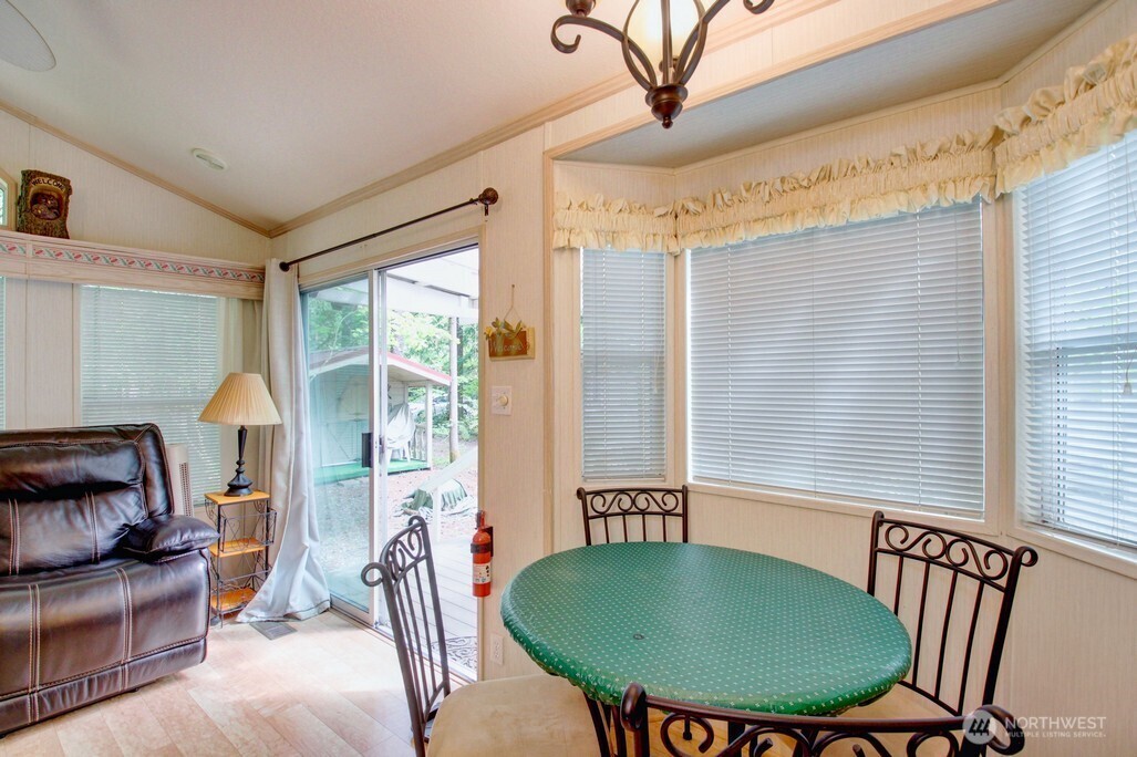42 6 Riverside Drive Property Photo 19