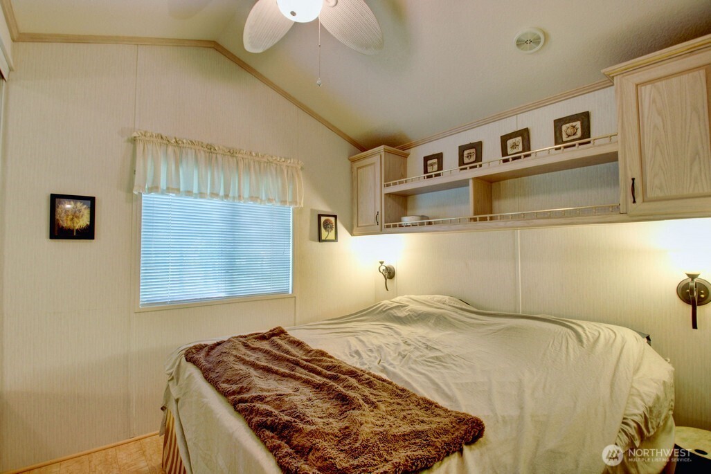 42 6 Riverside Drive Property Photo 22
