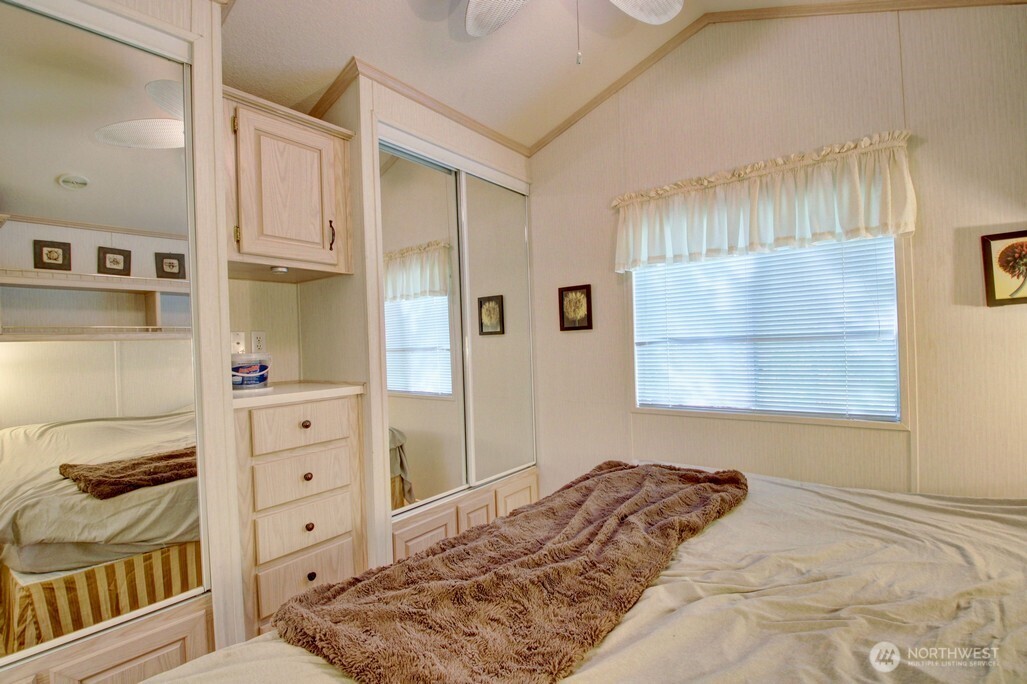 42 6 Riverside Drive Property Photo 23