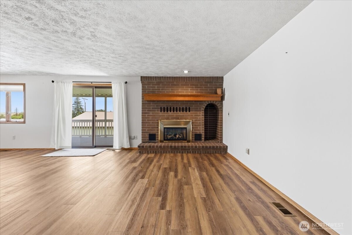 607 Brace Property Photo 16