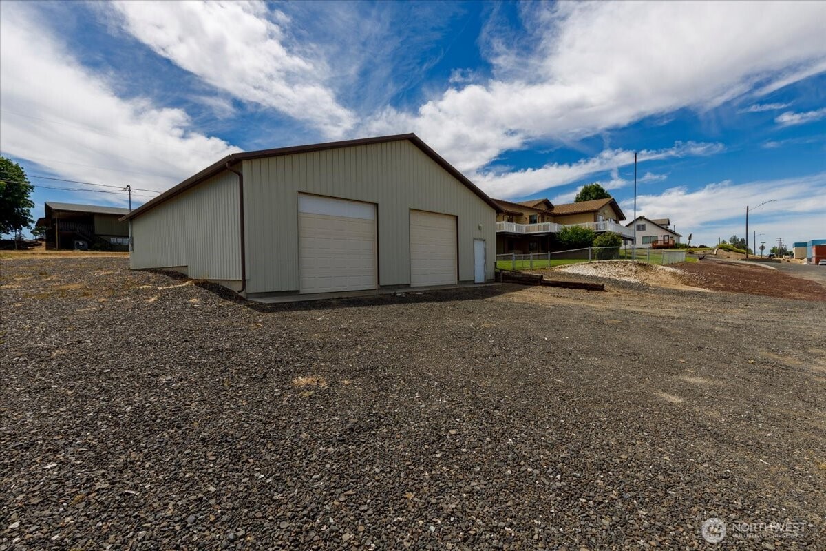 607 Brace Property Photo 33