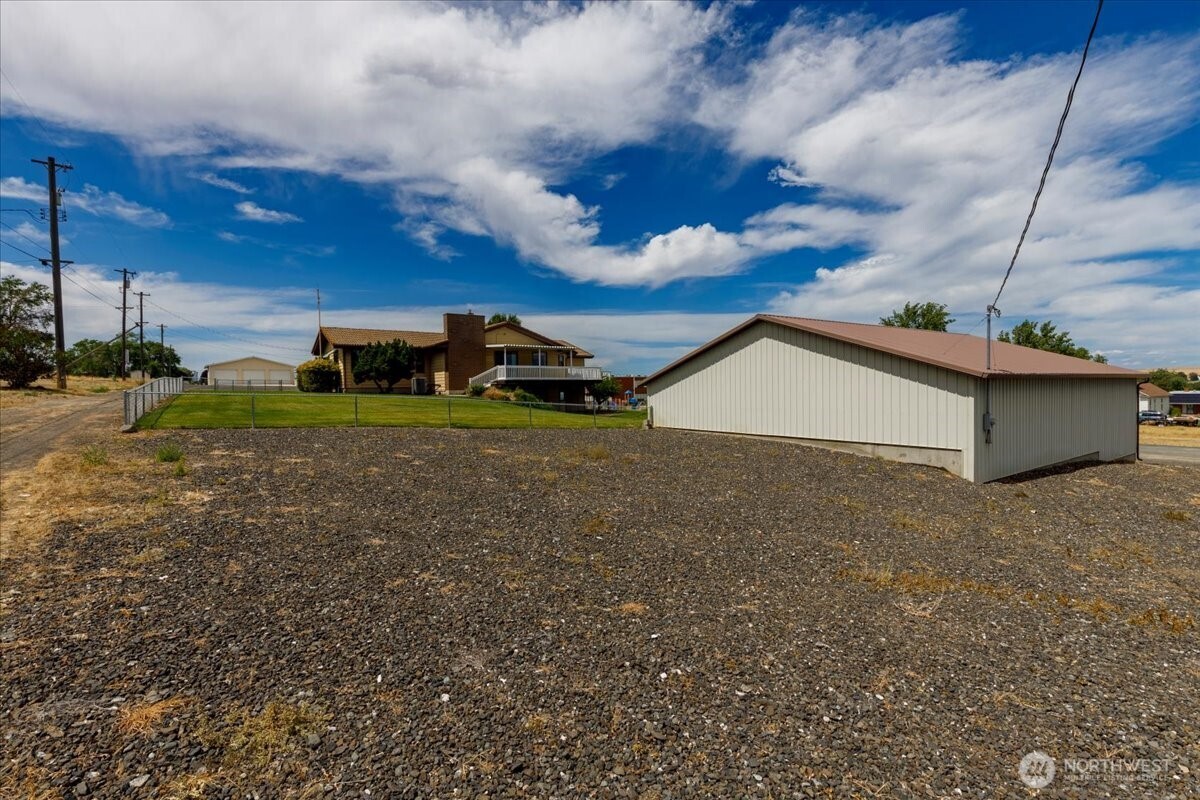 607 Brace Property Photo 34