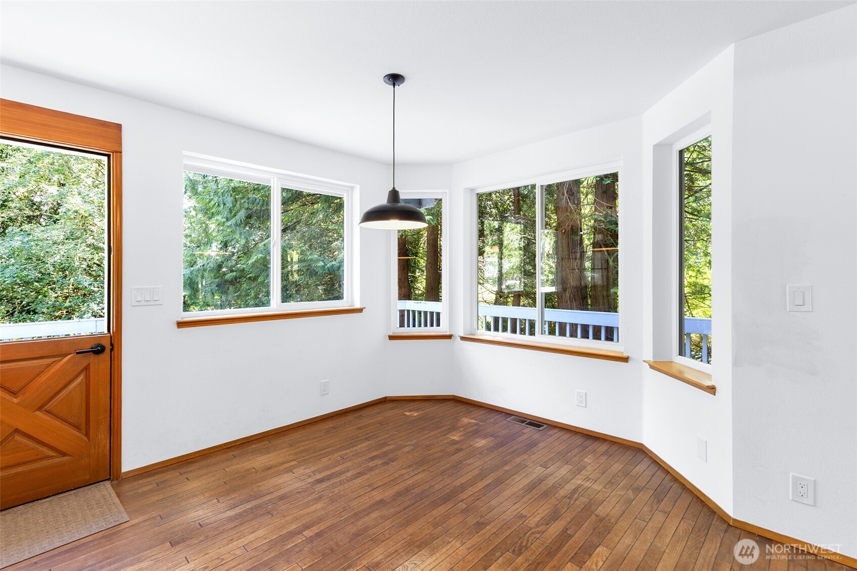 10095 Ne Knight Road Property Photo 8