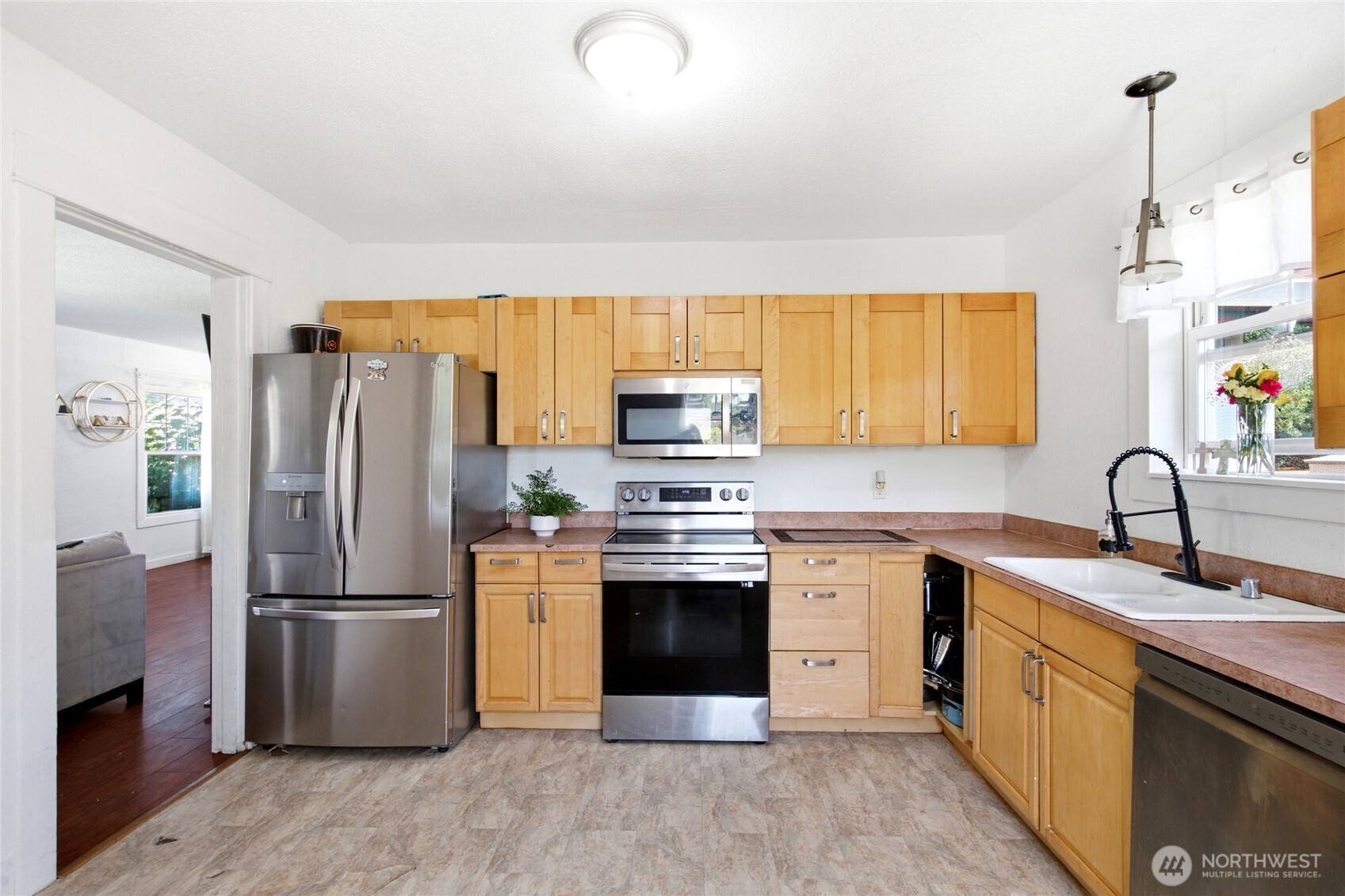 709 Celery Avenue Property Photo 8