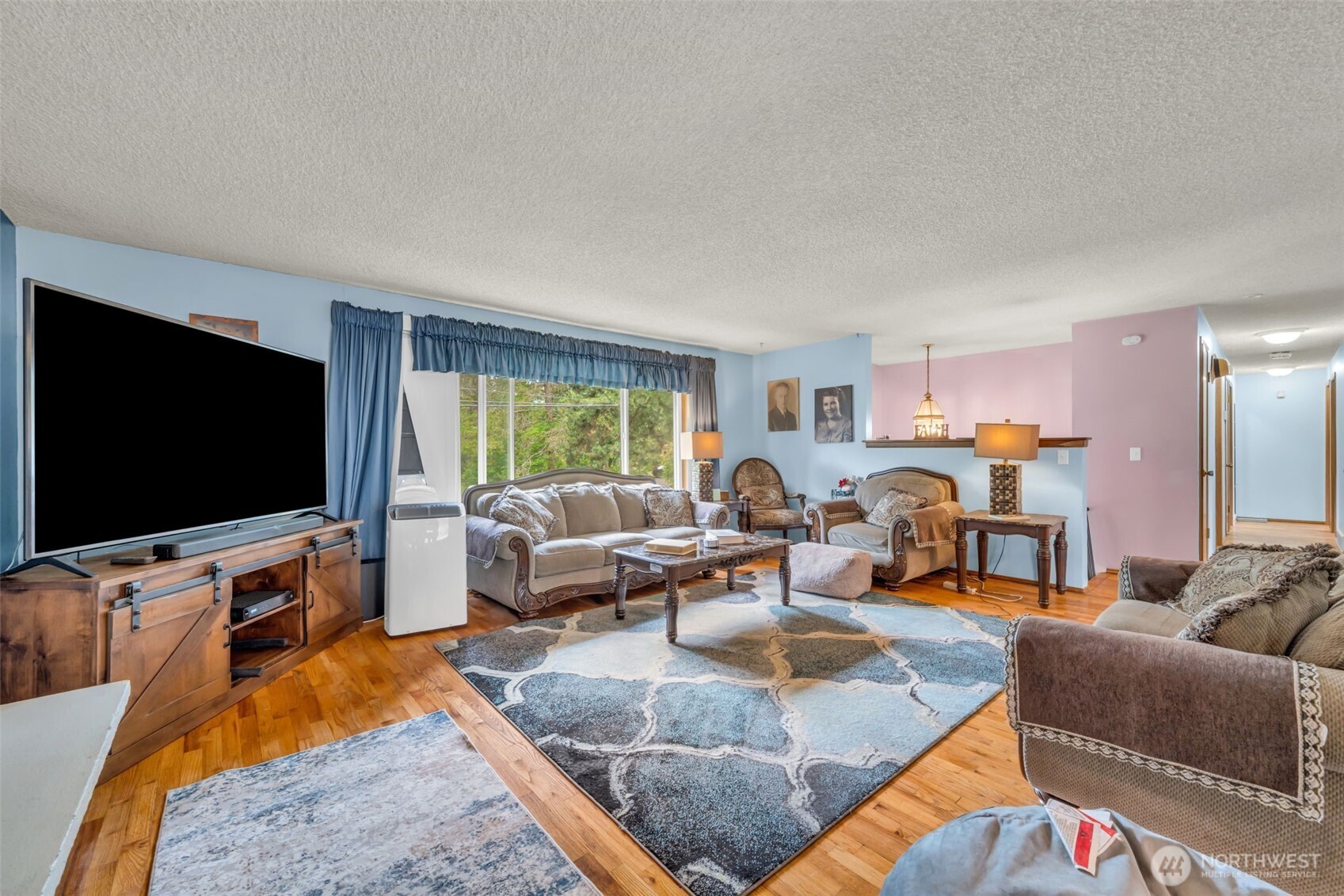 302 N 188th Street Property Photo 5