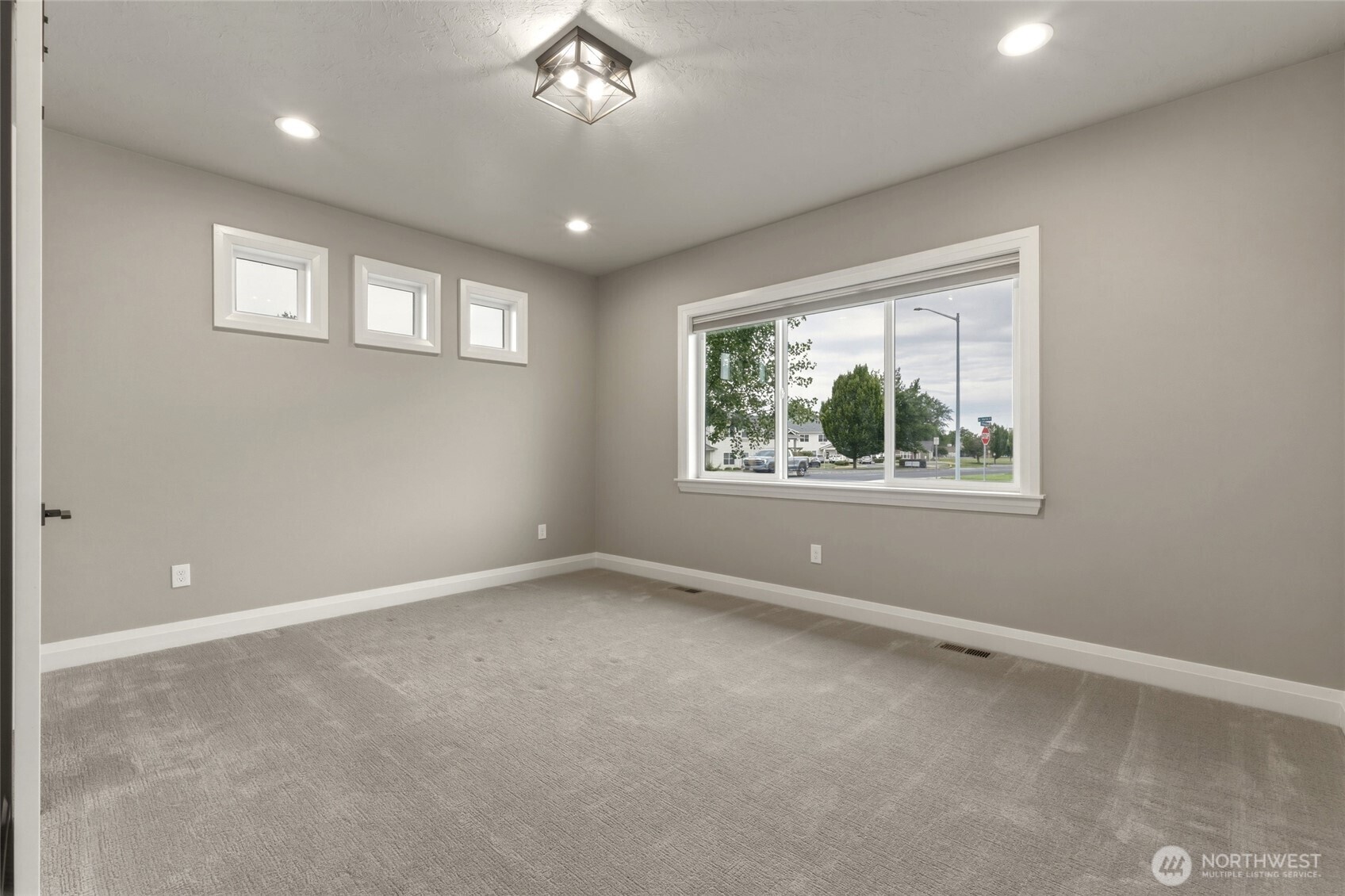 10 Ne Alpine Drive Property Photo 18