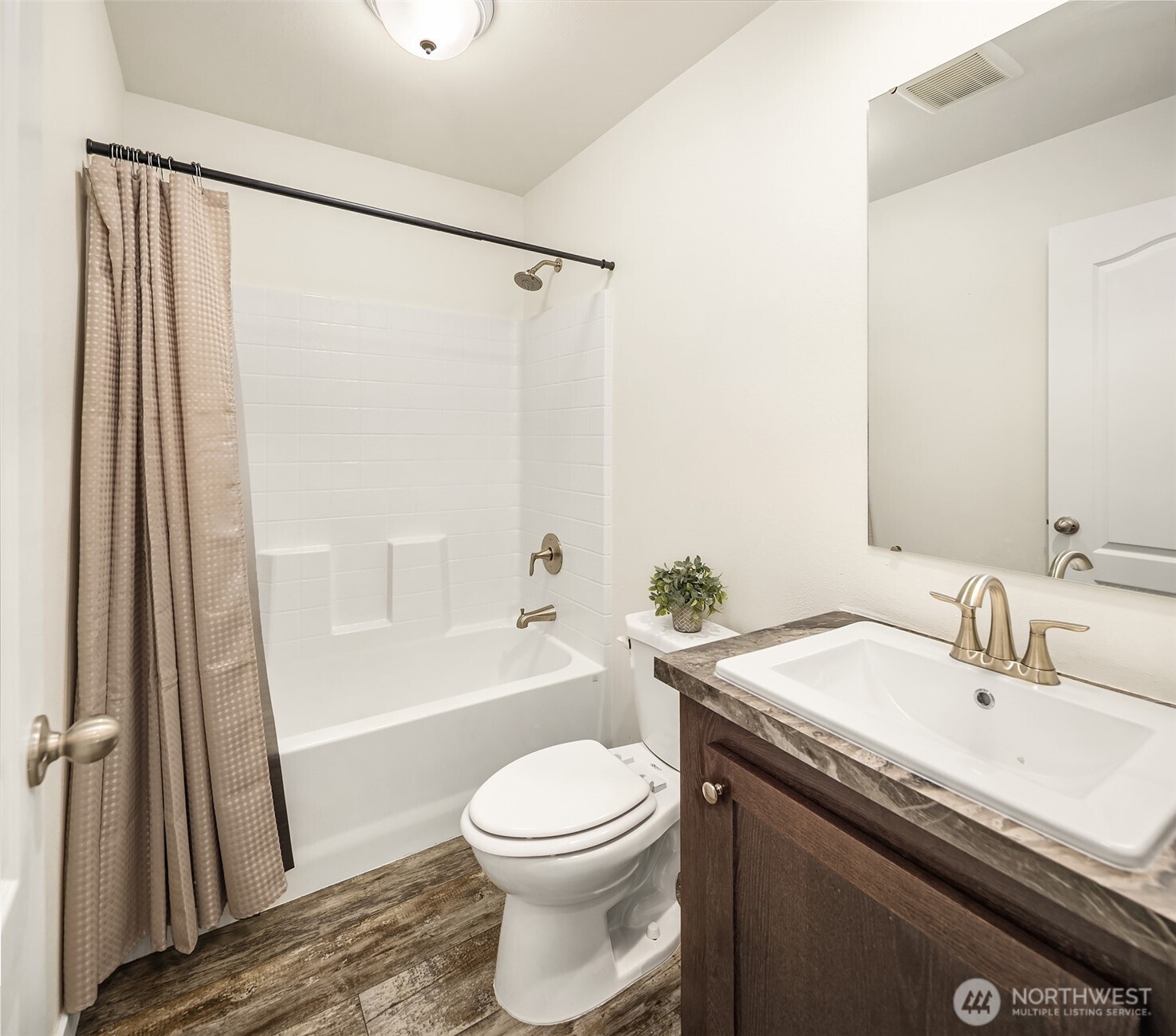 23418 Pearce Way Property Photo 5
