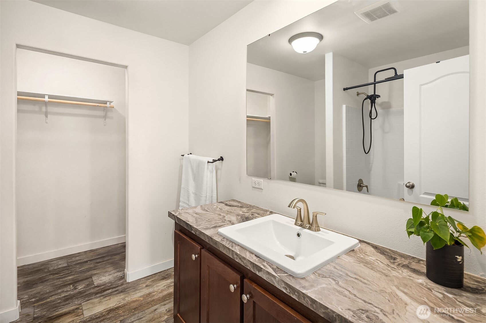 23418 Pearce Way Property Photo 8