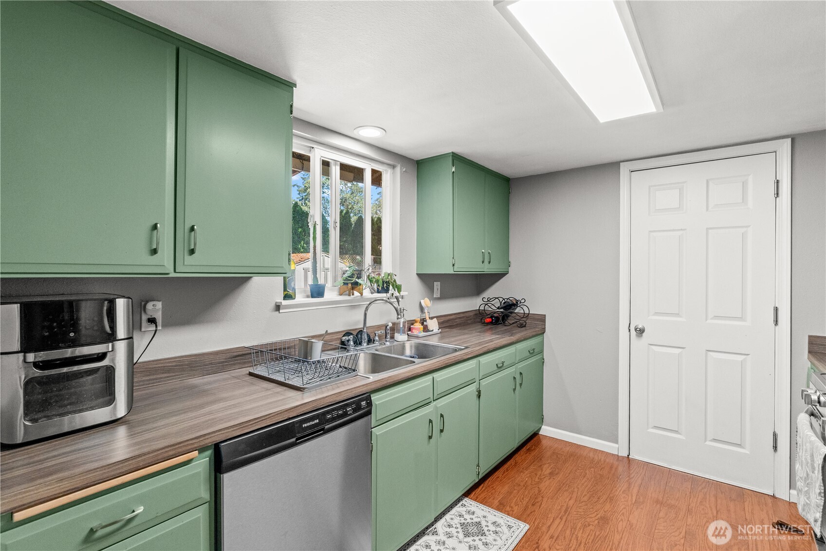 19320 Crescent Drive Property Photo 8