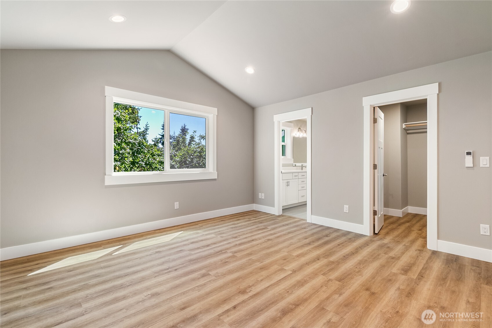 607 E Illinois Street Property Photo 29