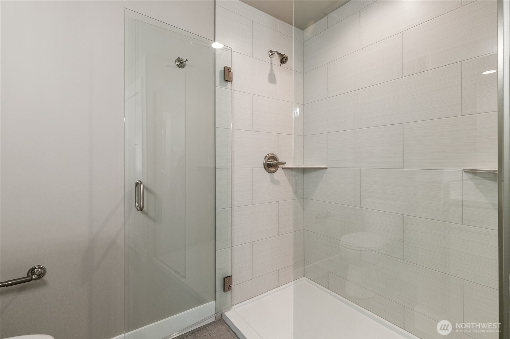 607 E Illinois Street Property Photo 32
