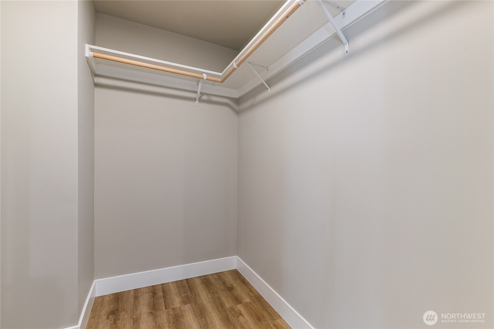607 E Illinois Street Property Photo 33