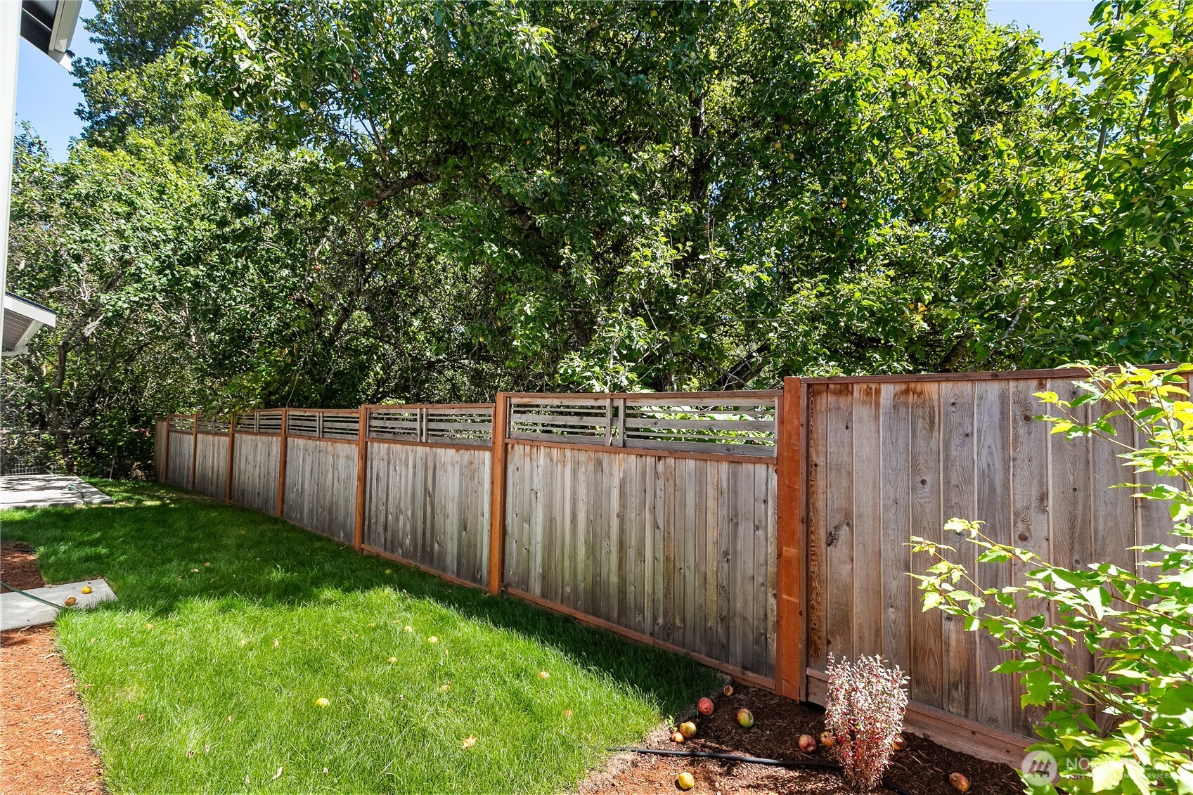 607 E Illinois Street Property Photo 40