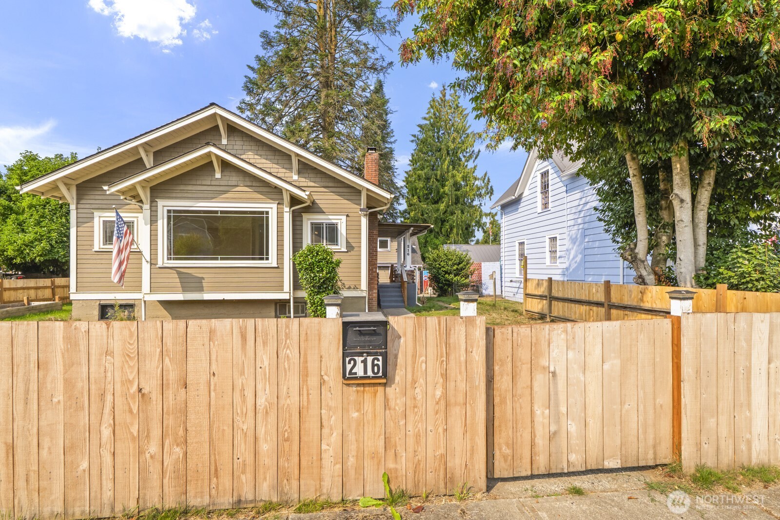 216 S Blakely Street Property Photo 6