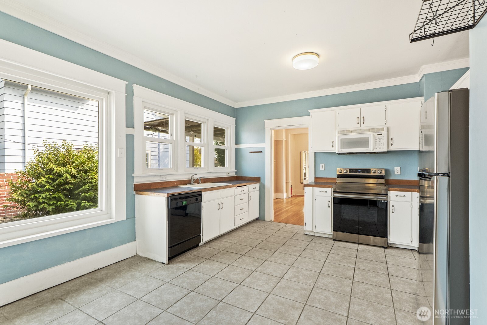 216 S Blakely Street Property Photo 8