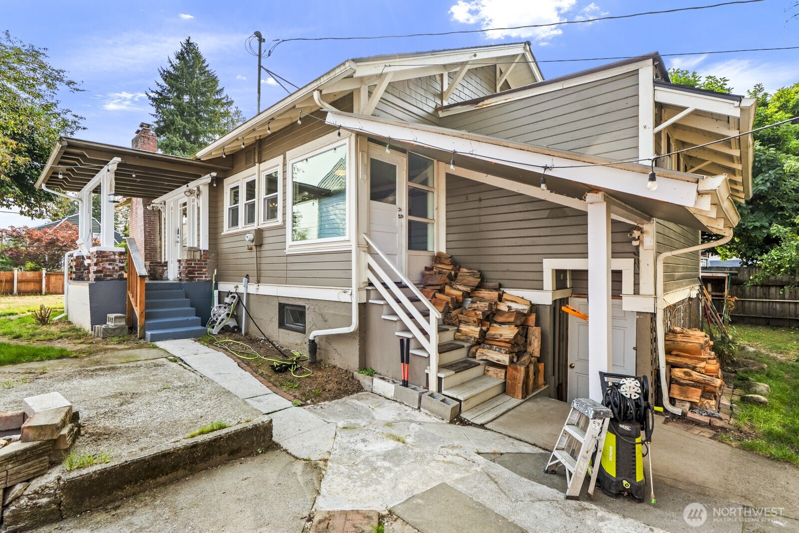 216 S Blakely Street Property Photo 25