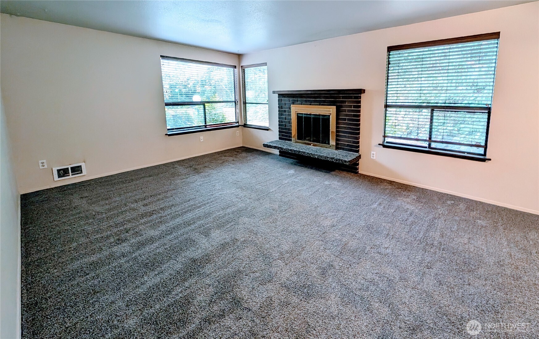 1627 Ne 199th Place Property Photo 2