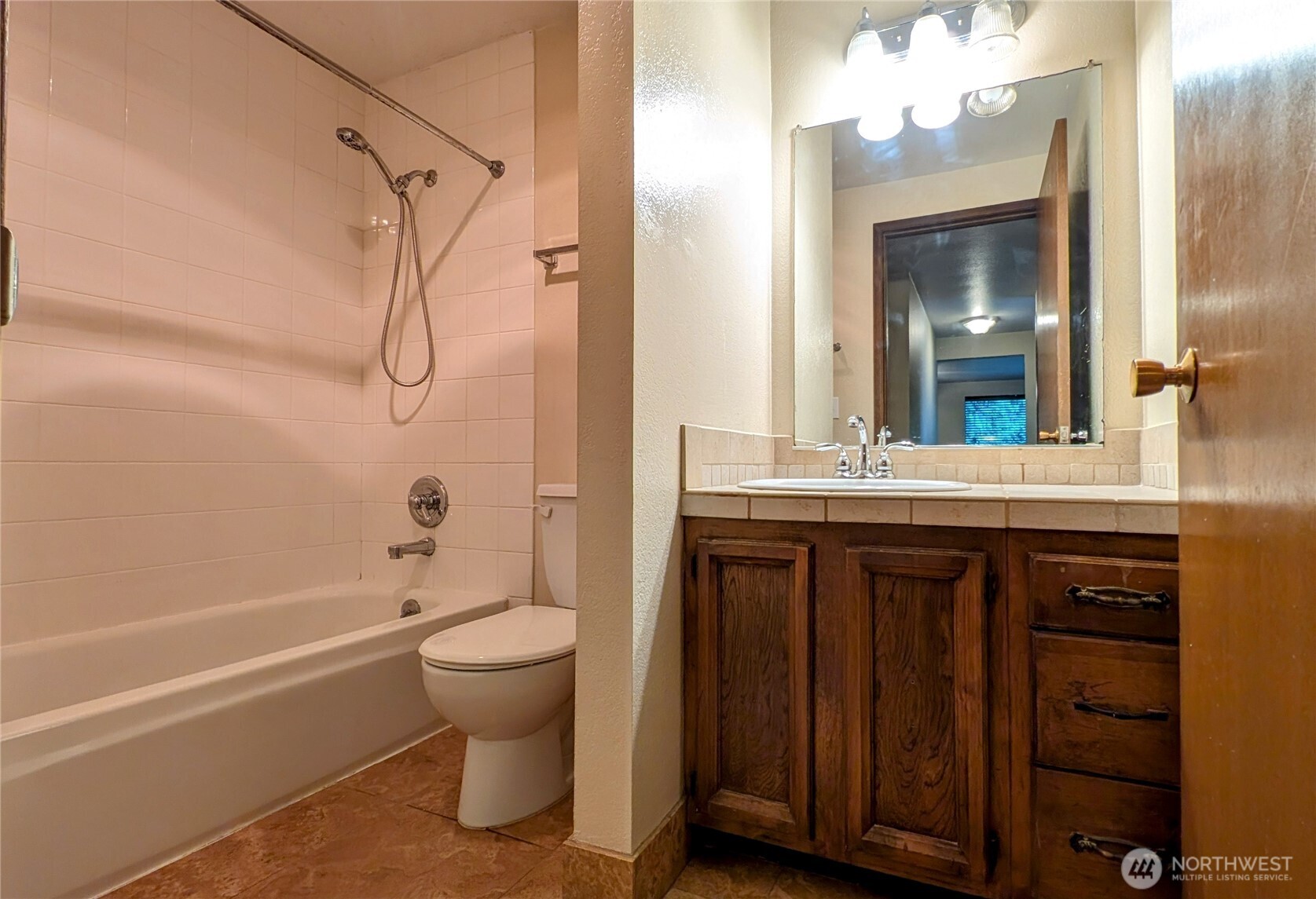1627 Ne 199th Place Property Photo 8