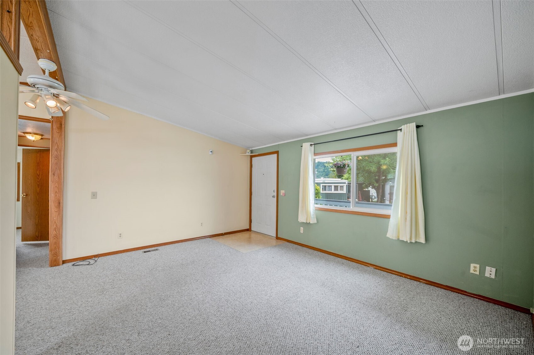 4045 49th Avenue 14 Property Photo 5