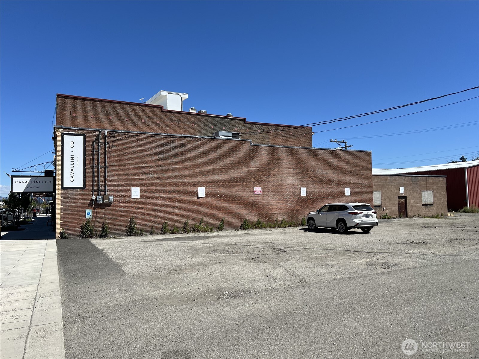 106 E First Street Property Photo 3