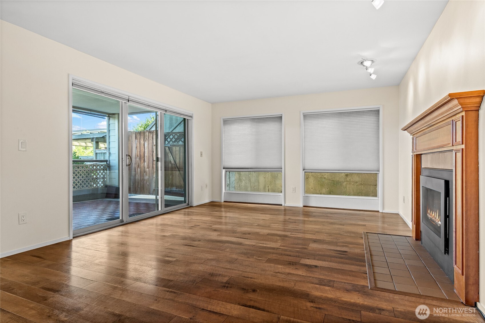 2811 14th 101 Property Photo 5