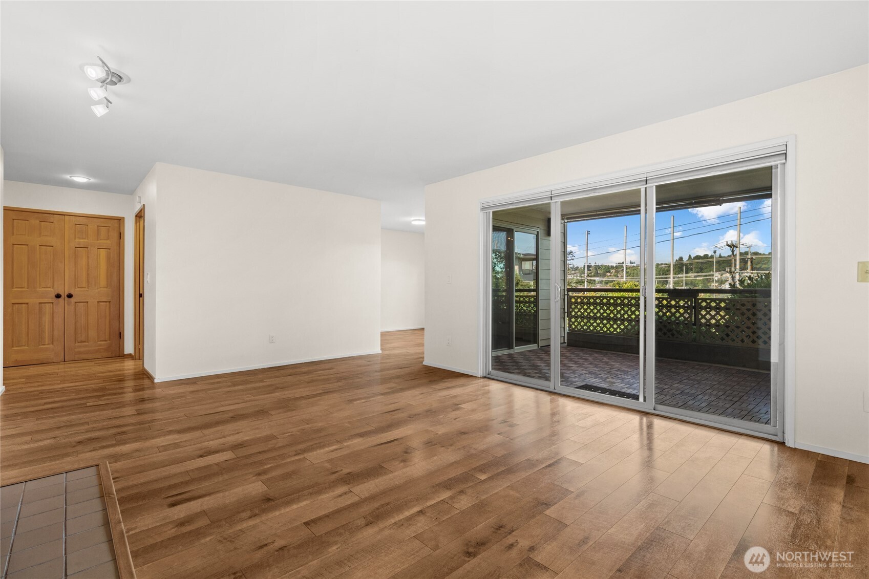 2811 14th 101 Property Photo 6