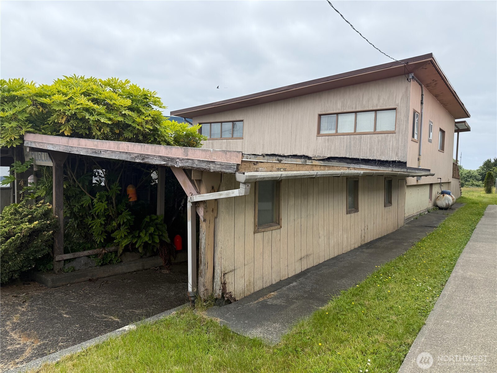 30 Second Street Property Photo 2