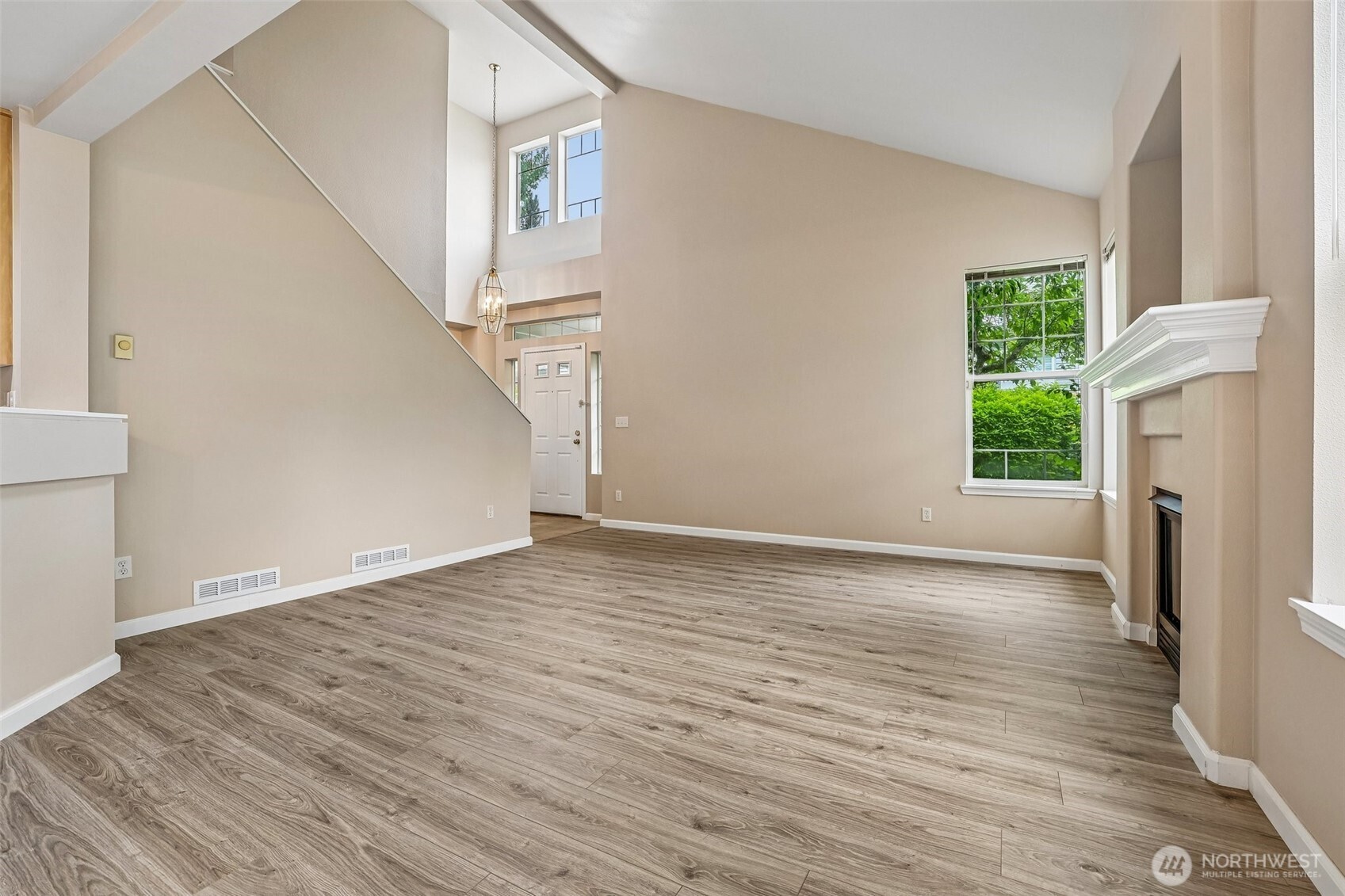 19107 110th Place Property Photo 4
