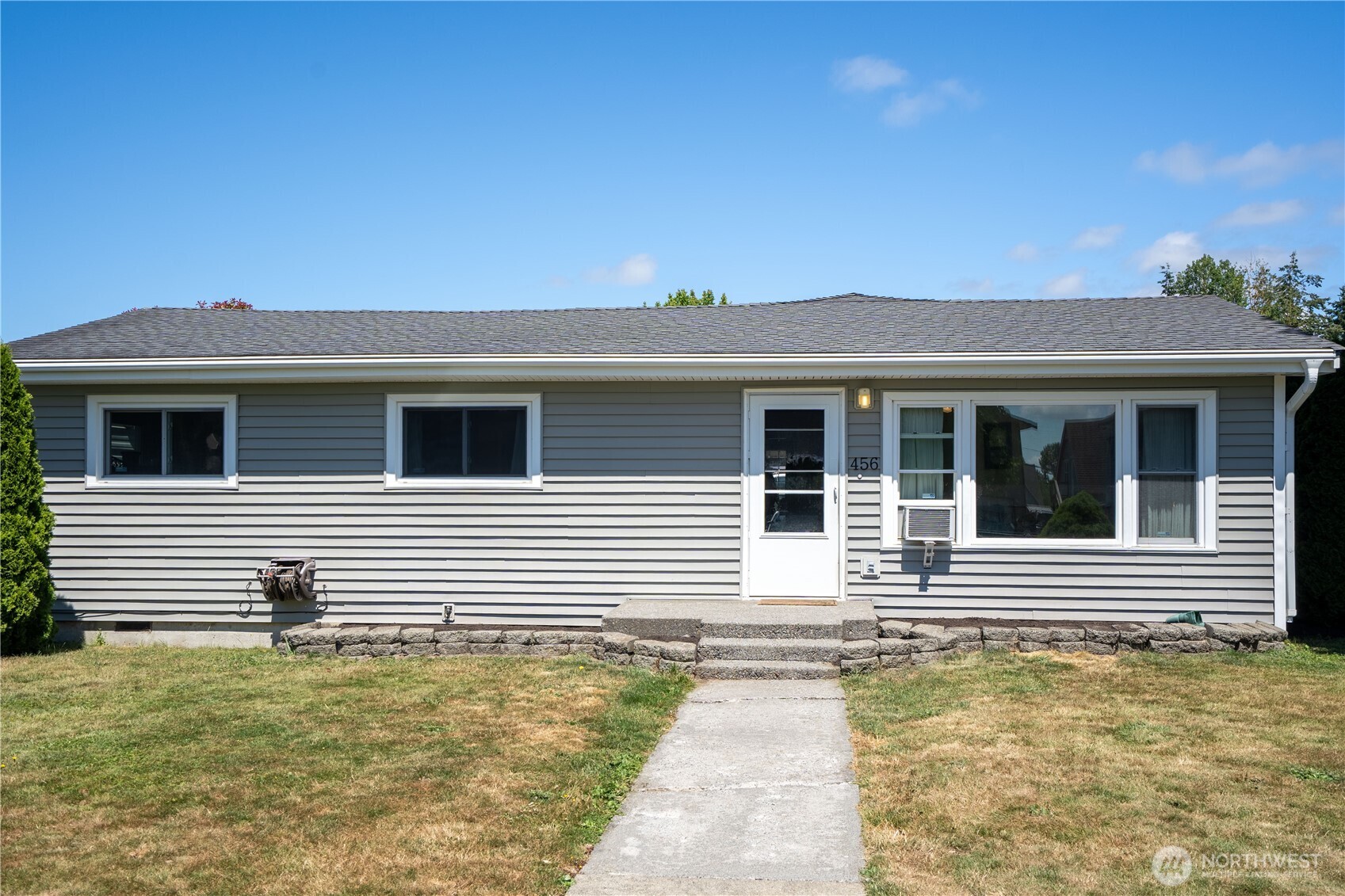 456 E Street Property Photo 3