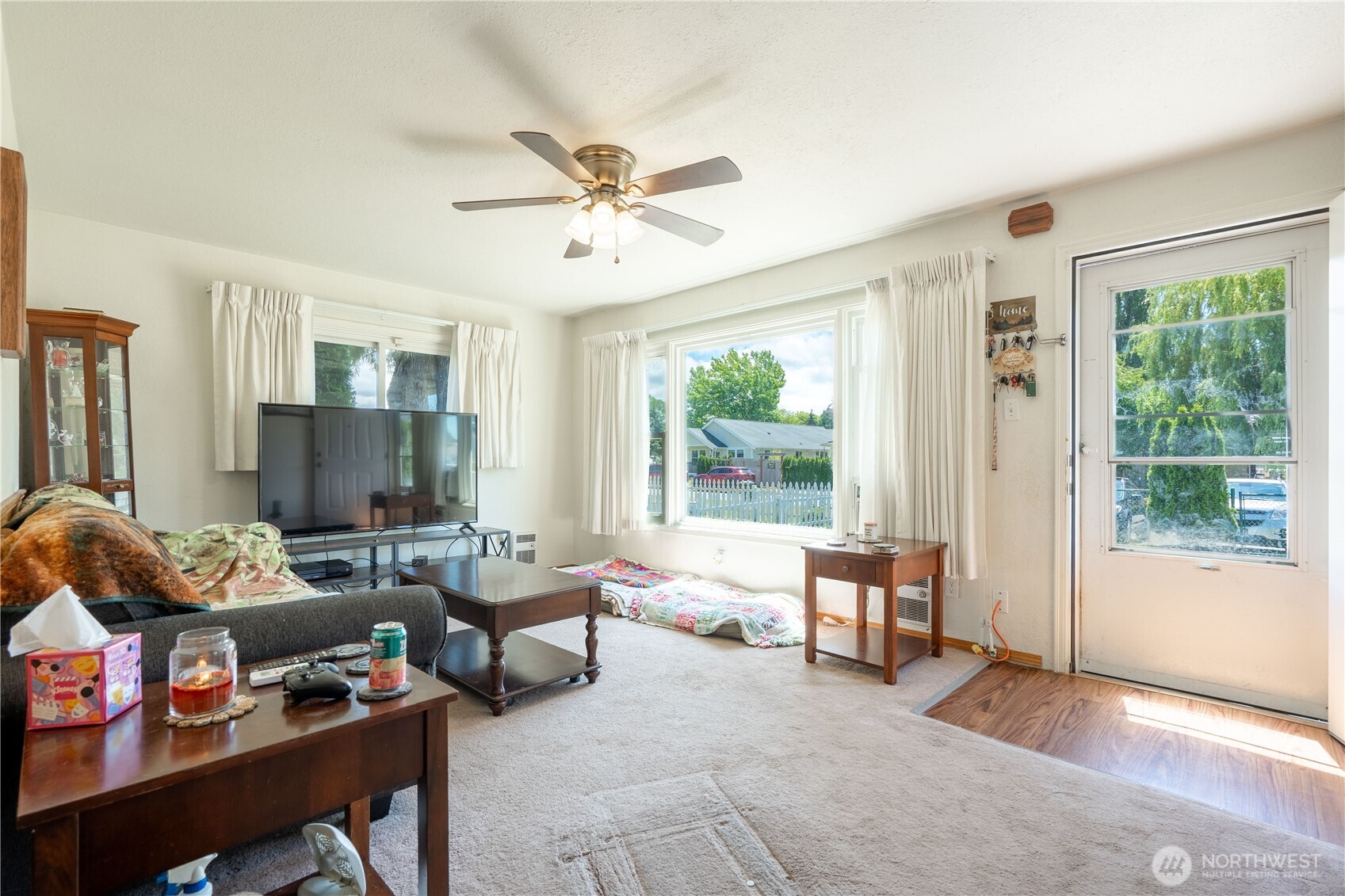 456 E Street Property Photo 4