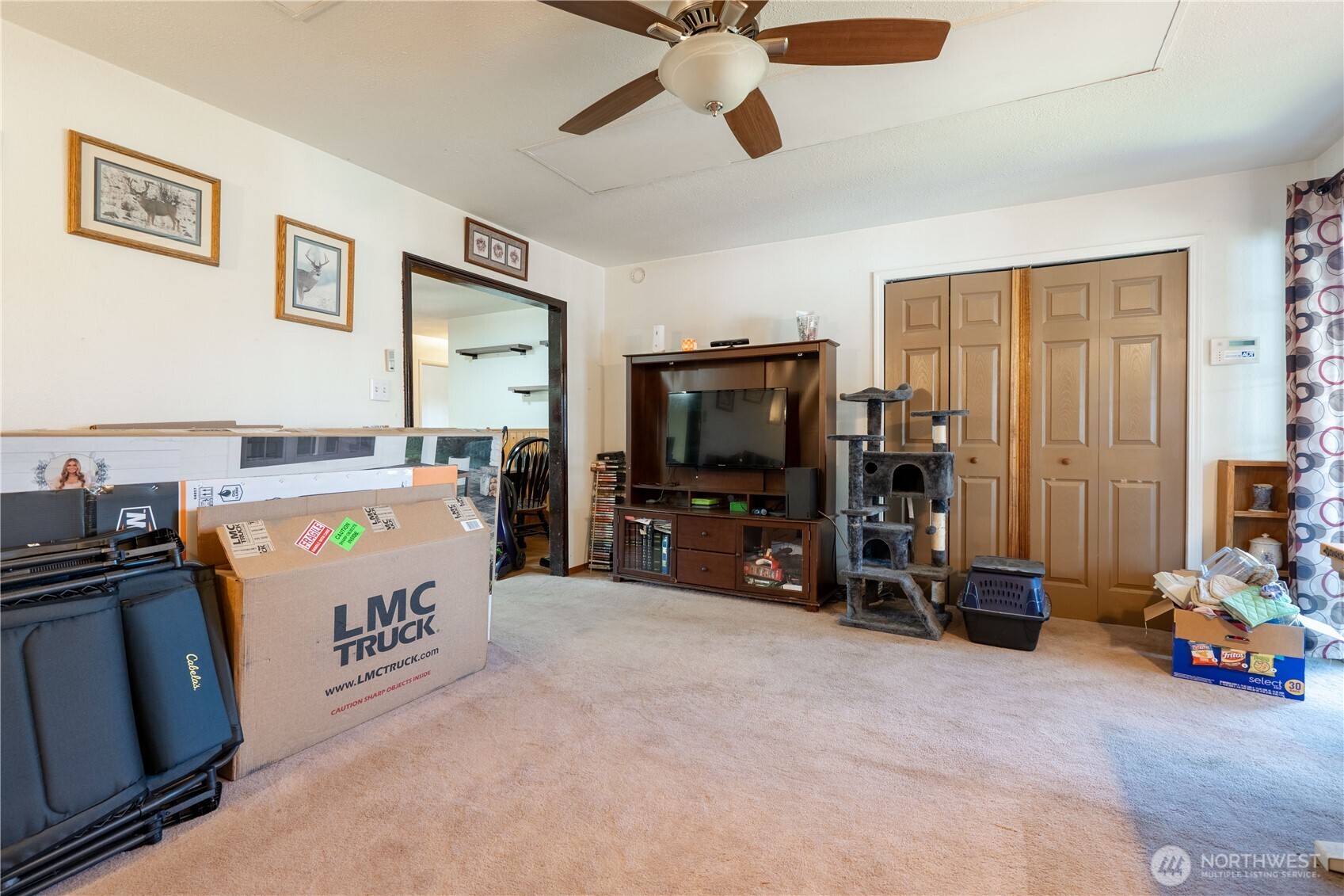 456 E Street Property Photo 5