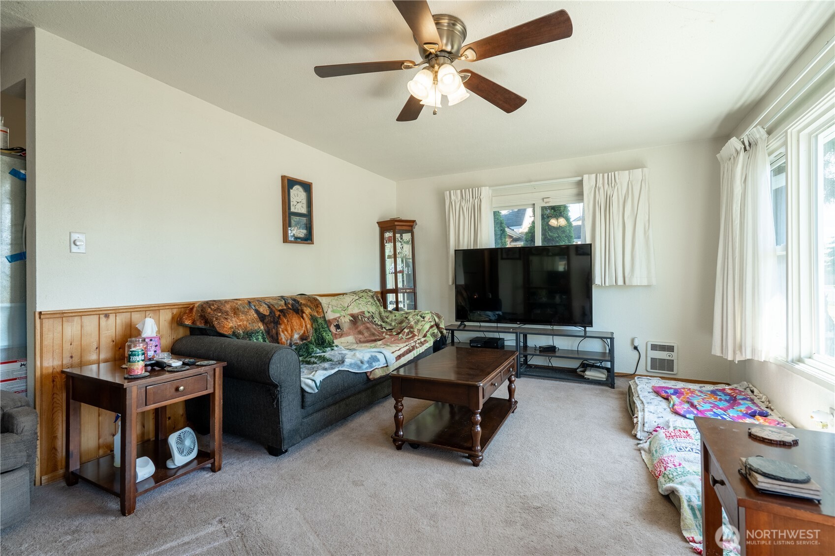 456 E Street Property Photo 6