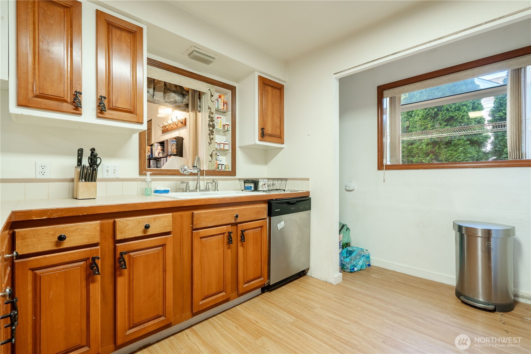 456 E Street Property Photo 11