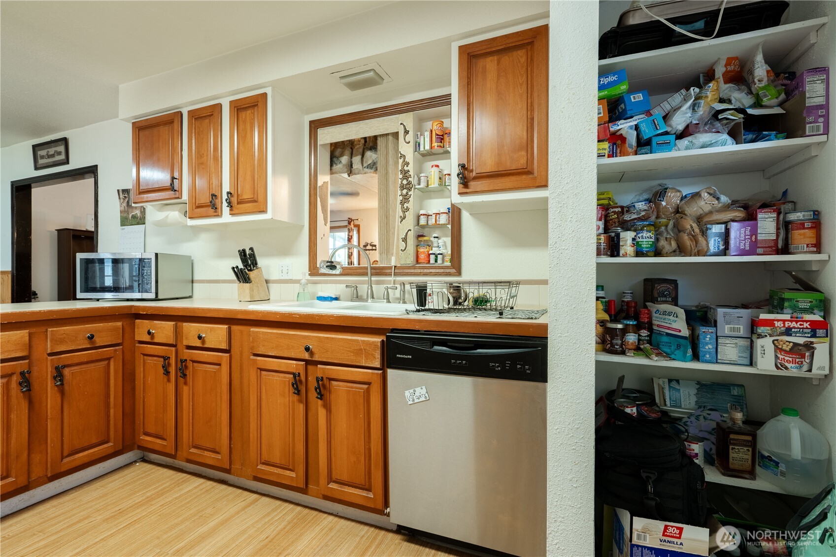 456 E Street Property Photo 13