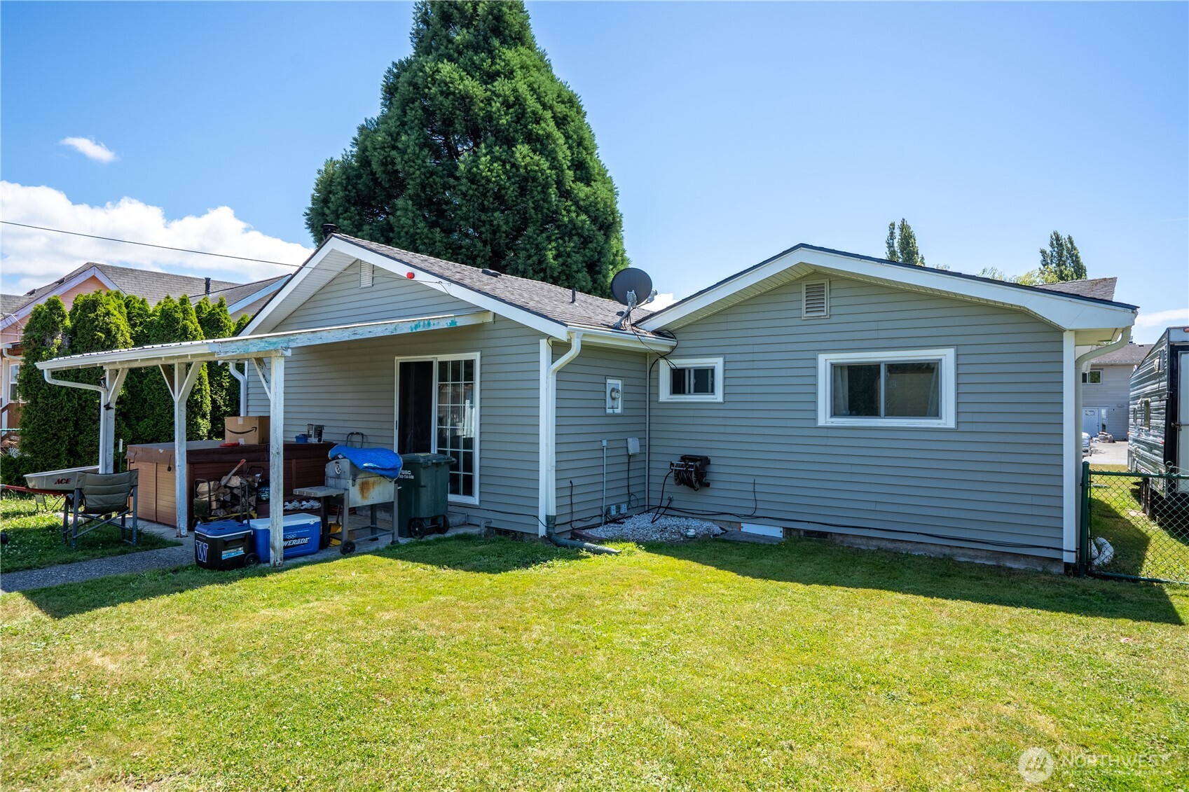 456 E Street Property Photo 25